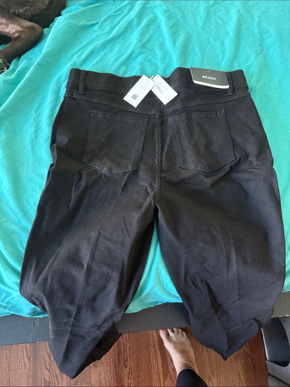 SPANX Black Stretch Ponte Capri Pants with Back Pockets